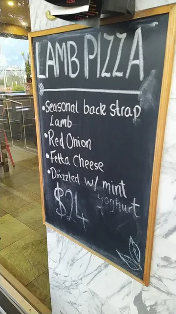 La Famiglia Pizzeria