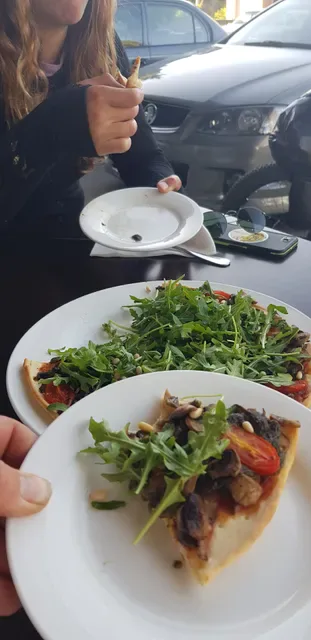 La Famiglia Pizzeria