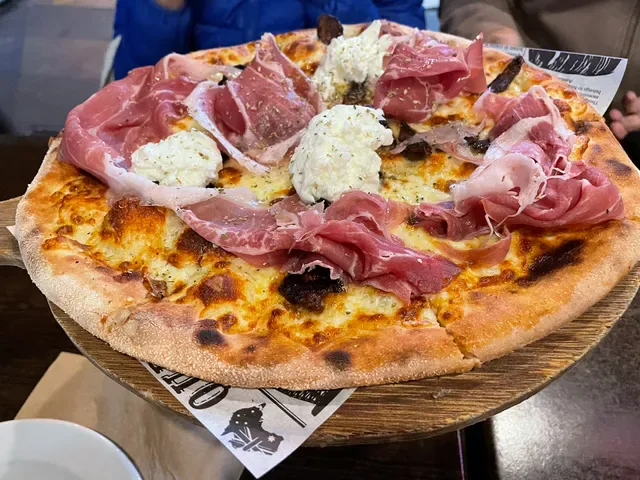 La Piazza Wood-fired Pizzeria and Restaurant