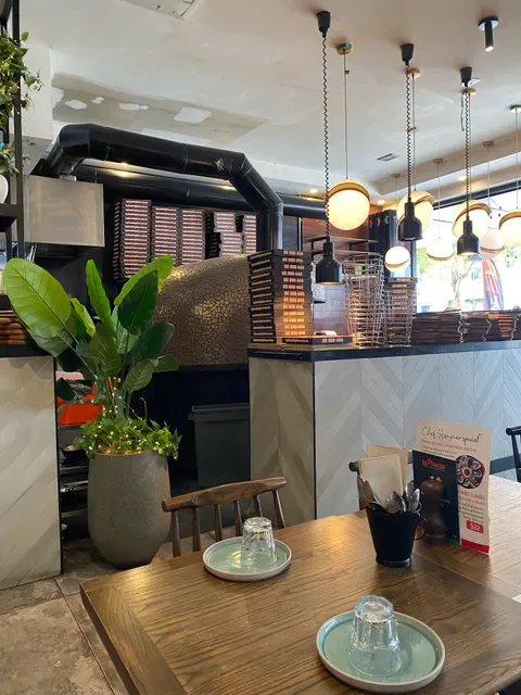 La Piazza Wood-fired Pizzeria and Restaurant
