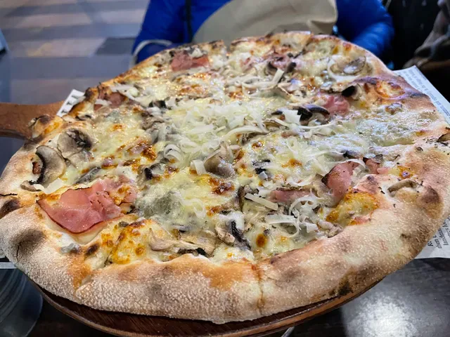 La Piazza Wood-fired Pizzeria and Restaurant