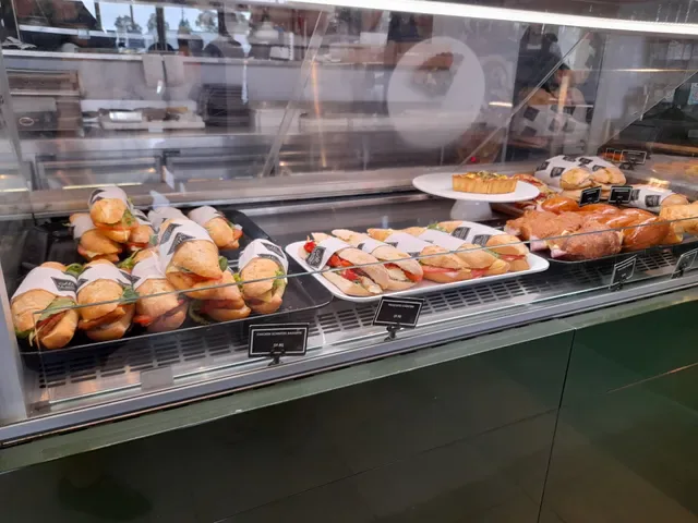 La Royale Patisserie