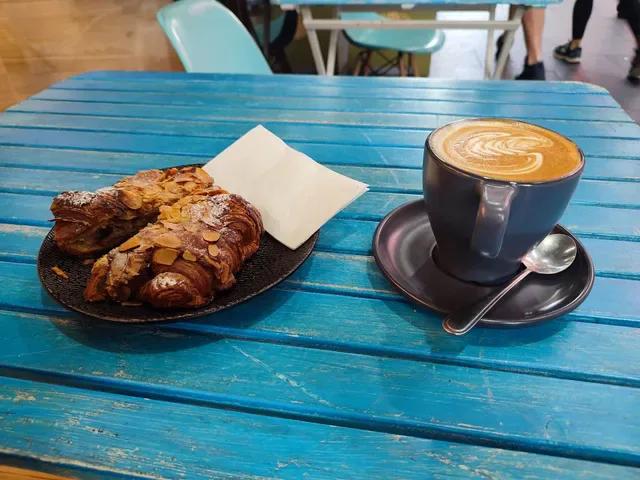 Le MONDE Bakery-Cafe