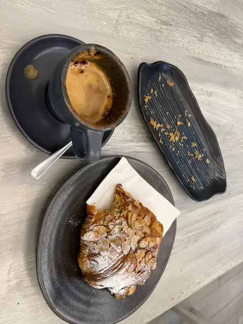 Le MONDE Bakery-Cafe