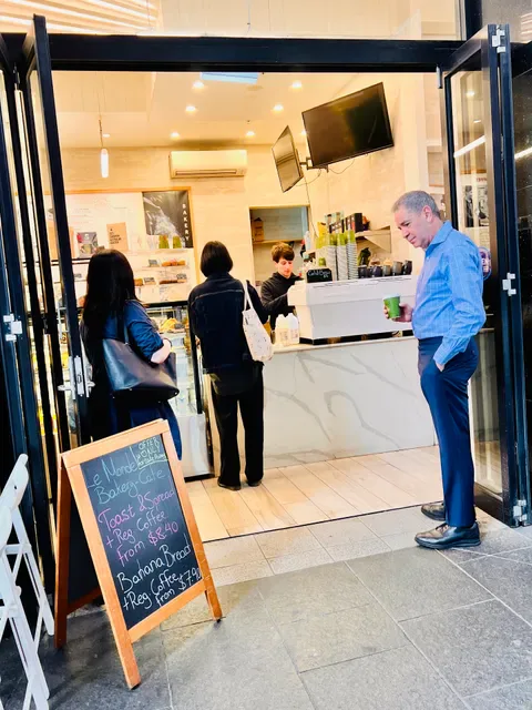 Le MONDE Bakery-Cafe