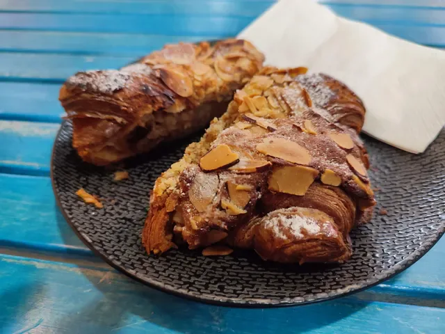 Le MONDE Bakery-Cafe