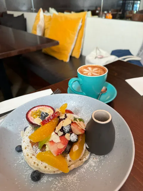 Le Monde Cafe