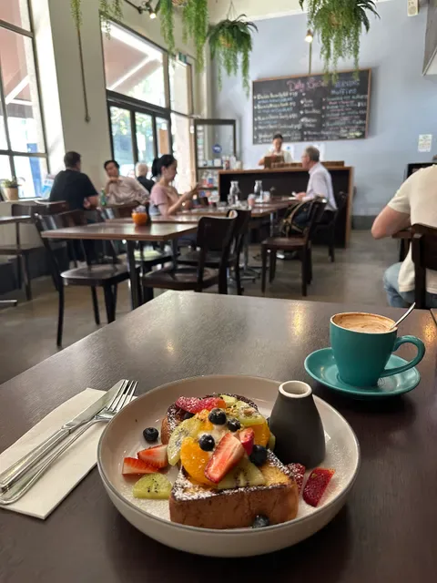 Le Monde Cafe