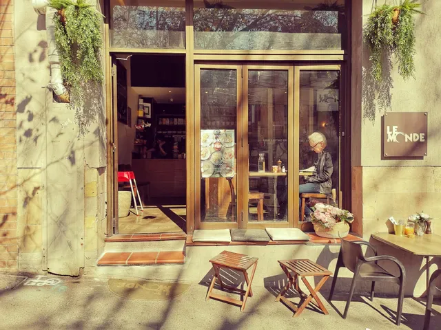 Le Monde Cafe