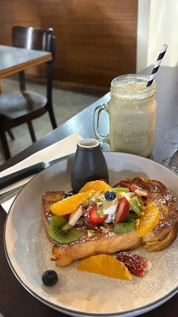 Le Monde Cafe