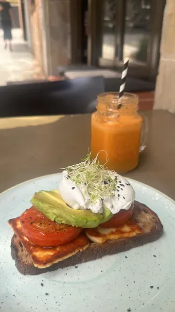 Le Monde Cafe