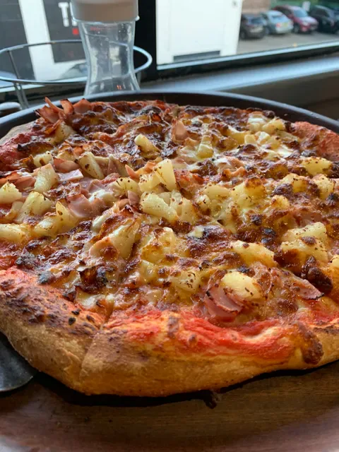 Lipari Pizza Bar Italian Restaurant