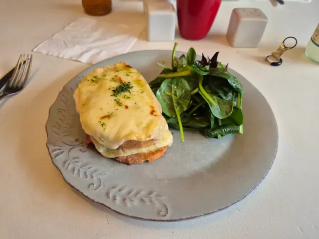 Little Paris Café