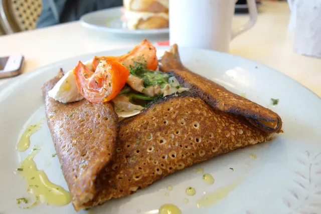 Little Paris Café