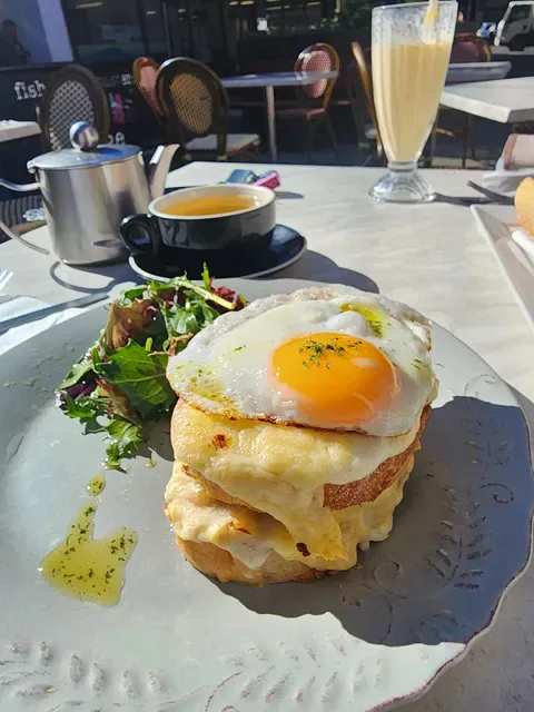 Little Paris Café
