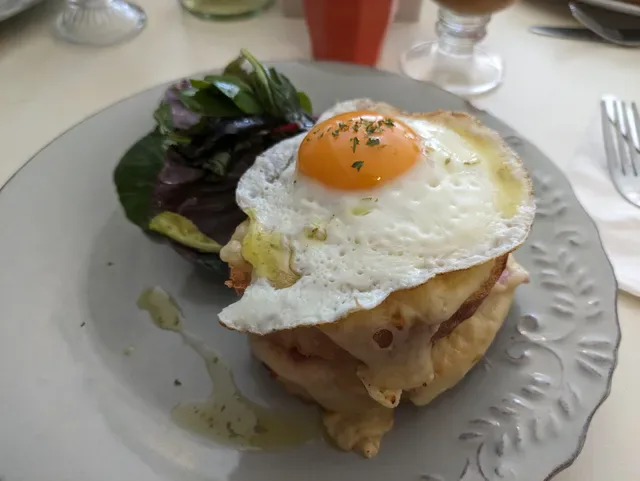 Little Paris Café
