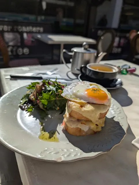 Little Paris Café