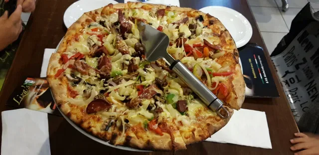 Liza’s Woodfired Pizza