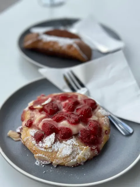 Locantro Bakery