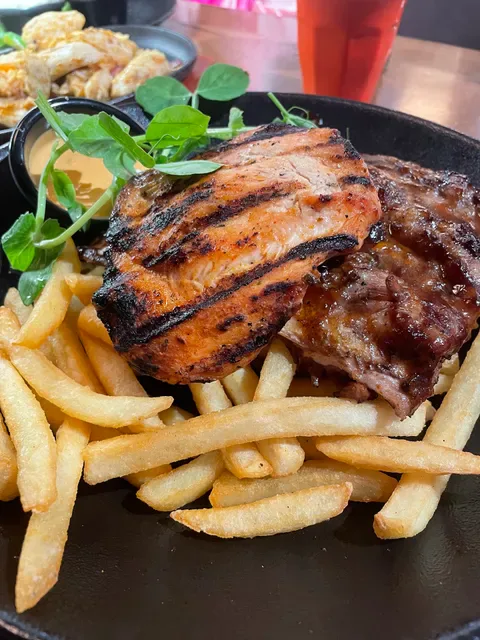Lone Star Rib House & Brews Ed Square