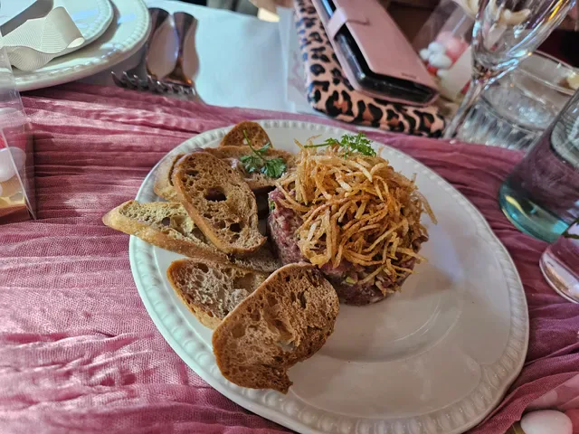 Lorraine's Bistro