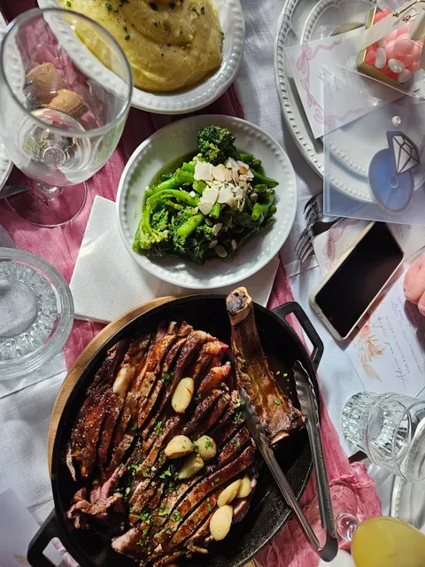 Lorraine's Bistro