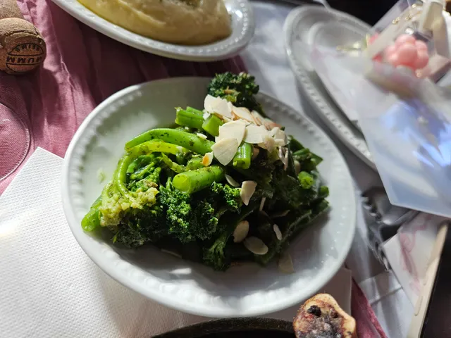 Lorraine's Bistro