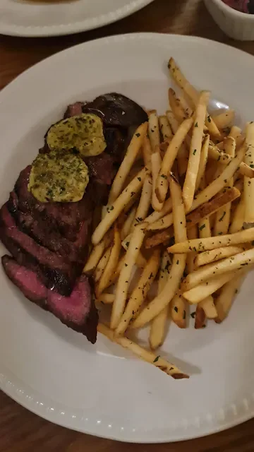 Lorraine's Bistro