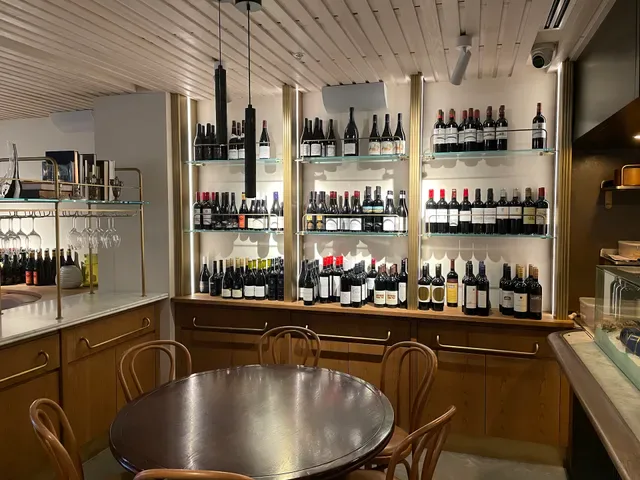 Loulou Bistro, Boulangerie & Traiteur