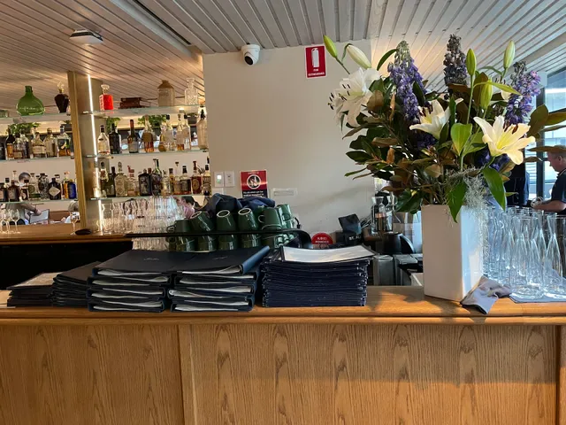 Loulou Bistro, Boulangerie & Traiteur
