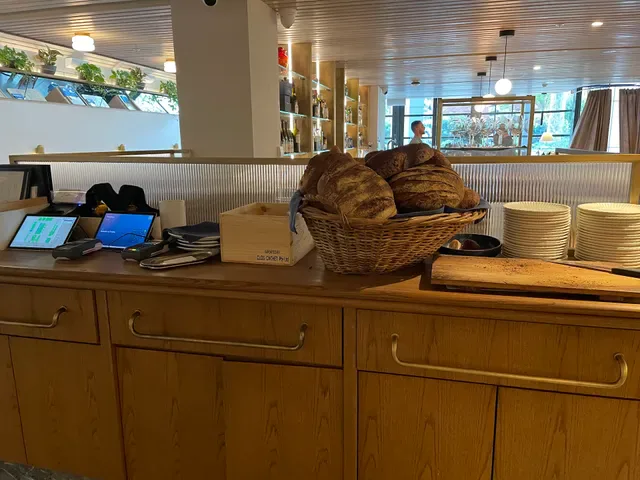 Loulou Bistro, Boulangerie & Traiteur
