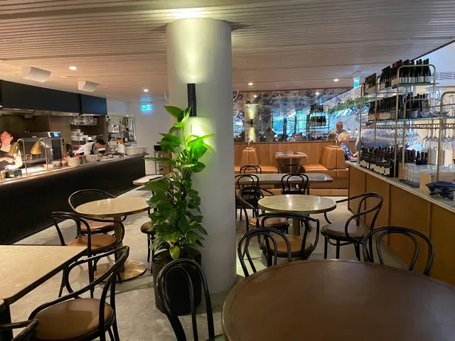 Loulou Bistro, Boulangerie & Traiteur