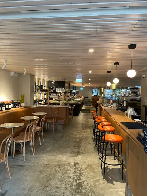 Loulou Bistro, Boulangerie & Traiteur