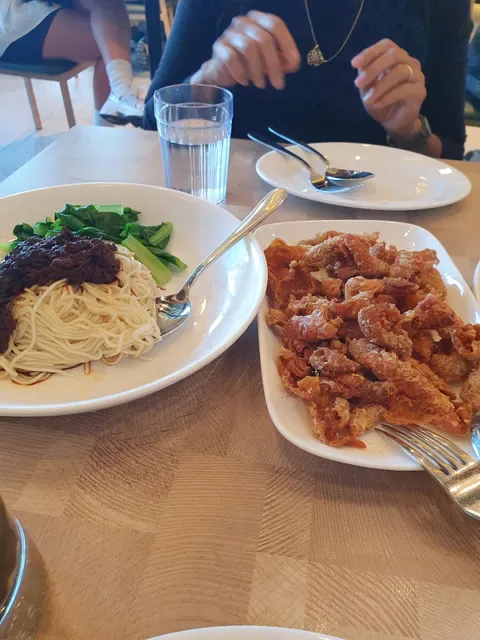 Lucie's Cafe