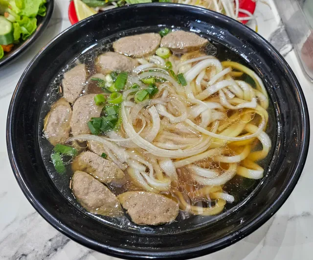 Madam Pho Newington