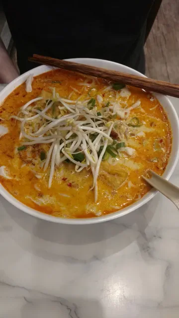 Madam Pho Newington