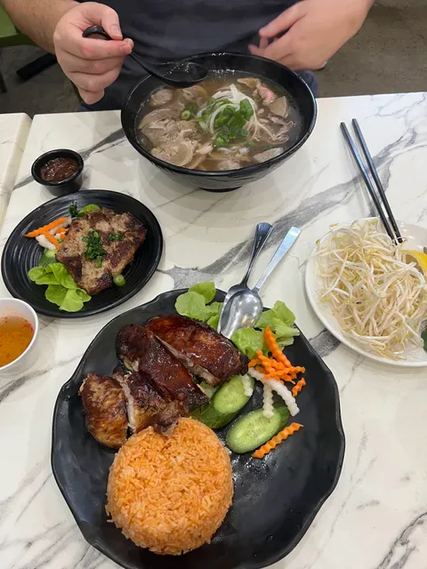 Madam Pho Newington
