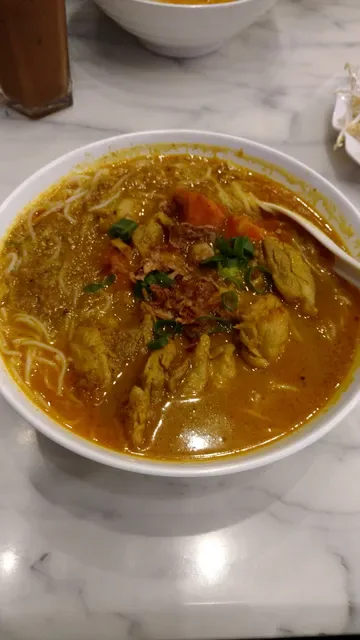 Madam Pho Newington