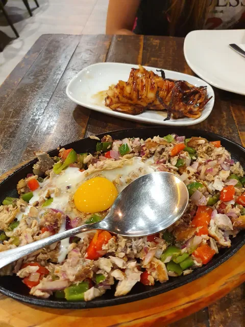 Mama Lor Restaurant & Bakery