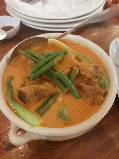 Mama Lor Restaurant & Bakery