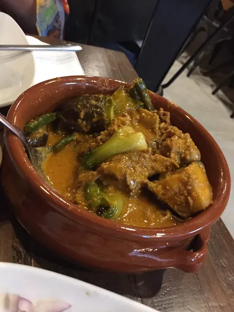Mama Lor Restaurant & Bakery