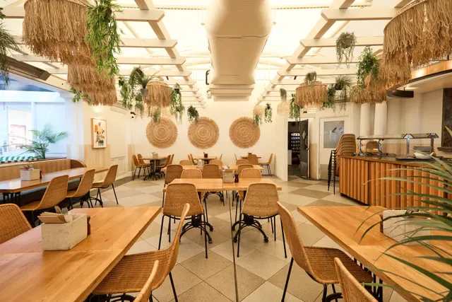Beach Bar & Dining