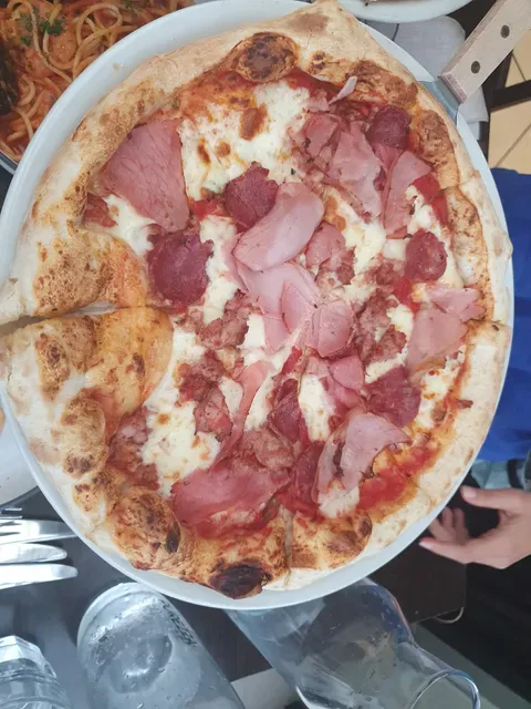 Mezza Via