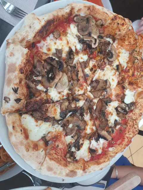 Mezza Via