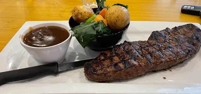 Mike's Grill & Bar Engadine