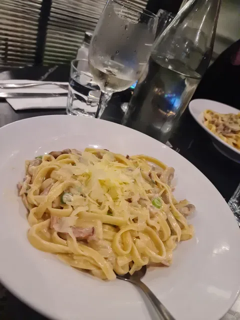 Mike's Grill & Bar Engadine