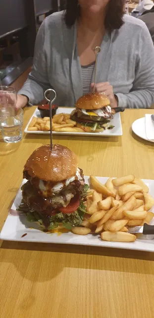 Mike's Grill & Bar Engadine