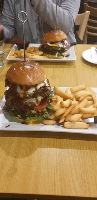 Mike's Grill & Bar Engadine