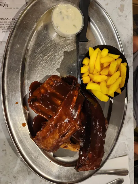 Mike's Grill & Bar Engadine