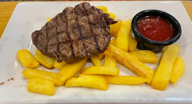Mike's Grill & Bar Engadine